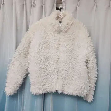 [ 가을 세일 ] AZUL by MOUSSY 화이트 플리스 자켓 F