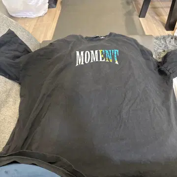 MOMENT 로고 T셔츠 블랙