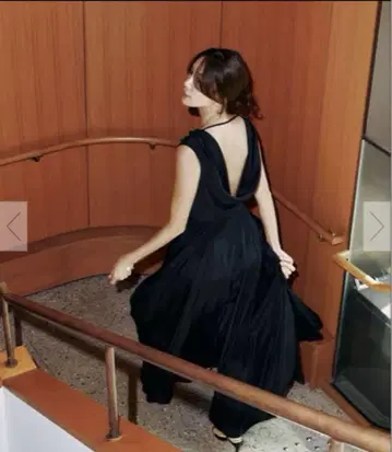 ambient 비대칭 헴 드레이프 맥시 원피스