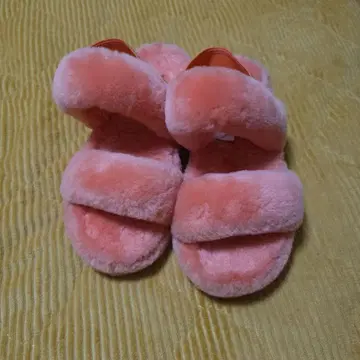 GUESS 퍼 샌들 비쥬 장식
