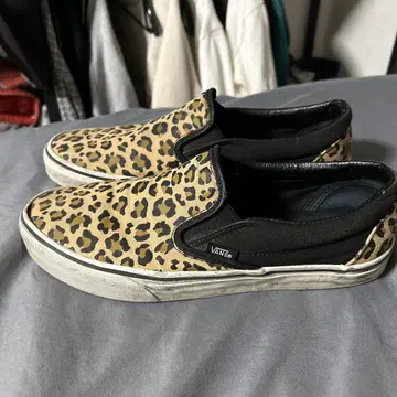 VANS 레오파드 무늬 슬립온 스니커즈