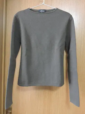 A.P.C. 스웨터 카키 S