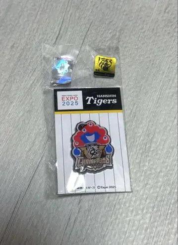 오사카 만박 한신 타이거즈 미야쿠미야쿠 콜라보 핀 배지