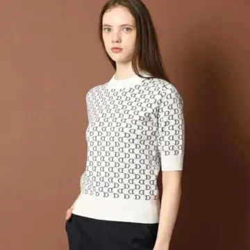DRESSTERIOR 드레 새상품급 D 모노그램 하이넥 풀오버