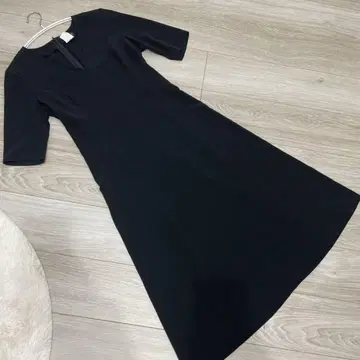 에네스베 A라인 롱 원피스 블랙