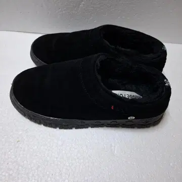 MINNETONKA 미네통카 보아 슬립온 블랙 무스탕