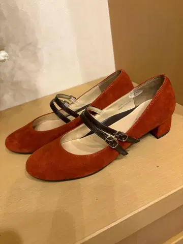 미사용 새상품 Pitty 스웨이드 펌프스 22.5cm