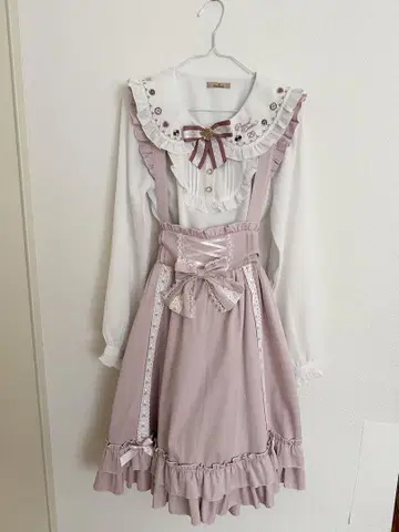 Amavel 블라우스와 오버롤 스커트