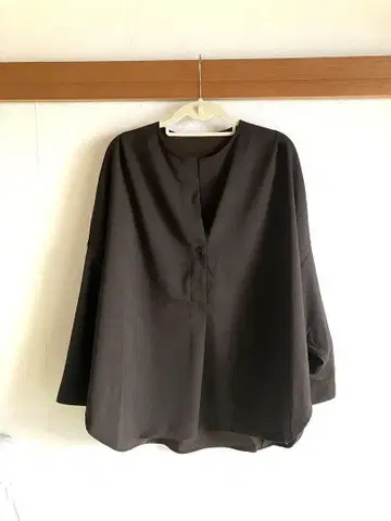 저널 스탠다드 브라운 긴팔 셔츠 버튼 포함