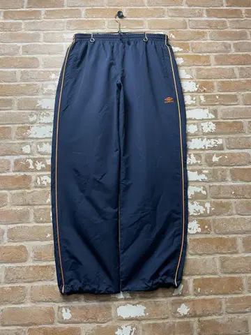 00s 엄브로 UMBRO 나일론 팬츠 원포인트 자수 네이비 구제 의류