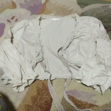 핑크하우스 베이지 프릴 크롭 가디건