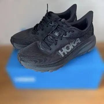 HOKA 러닝화 블랙
