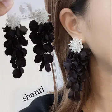 shanti 플라워 모티브 롱 귀걸이 블랙 웨딩 매트 블랙 귀걸이