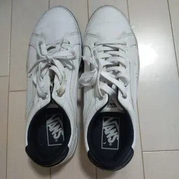 VANS 화이트 스니커즈 23.5cm