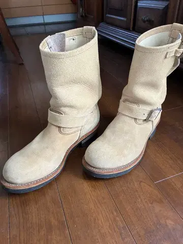 레드윙 8268 9D