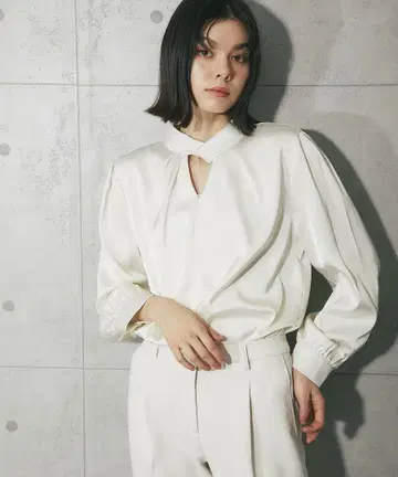 SMILE ORCHID 초커 블라우스