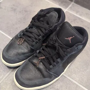 Jordan 블랙 스니커즈