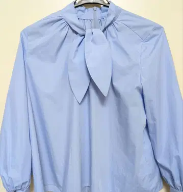 라이트 블루 블라우스 리본 타이