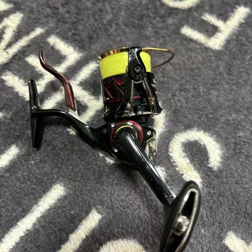 시마노 17 하이퍼포스 C3000 DXXG S 오른쪽