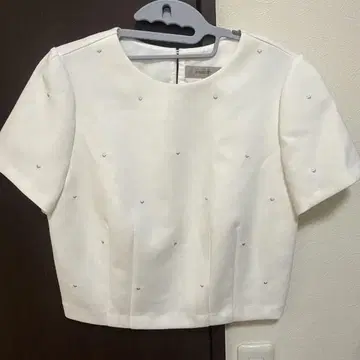 JUSGLITTY 하트 자수 티셔츠
