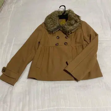 퍼 포함 브라운 베이지 더블 버튼 코트