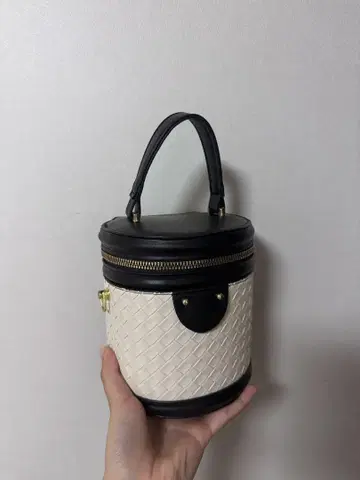 원통형 숄더백 화이트/블랙