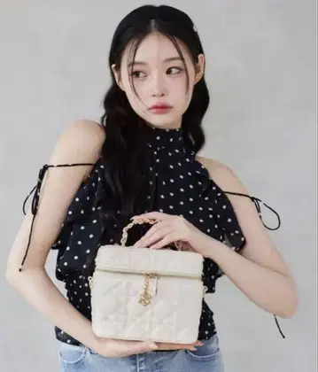 아메슬리 백리본 블라우스