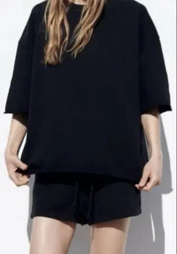 ZARA 블랙 셋업 T셔츠 & 숏팬츠 세트 맨투맨