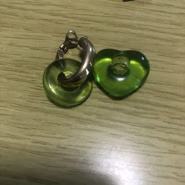 AGATA 하트형 투명 그린 컬러 귀찌