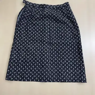 자수 기하학 패턴 네이비 타이트 스커트