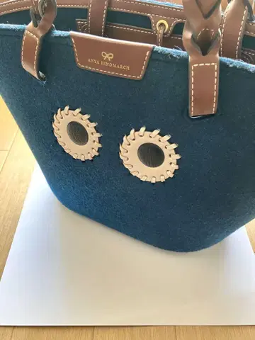 ANYA HINDMARCH 펠트 토트백