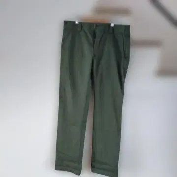 BEAMS 올리브 치노 팬츠