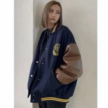 EMODA 자수 바시티 자켓