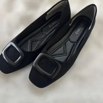 블랙 스퀘어토 플랫슈즈