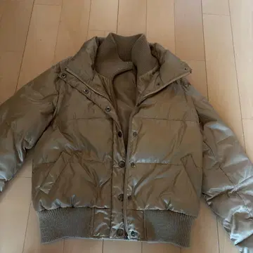 카키 다운 자켓