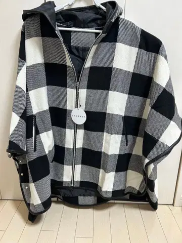 SYSORUS 후드 부착 블랙 화이트 체크 판초 F 사이즈