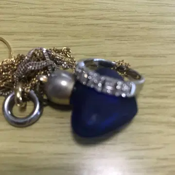 파란색 하트 비즈 목걸이