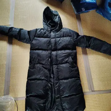 블랙 후드 부착 롱 다운 자켓