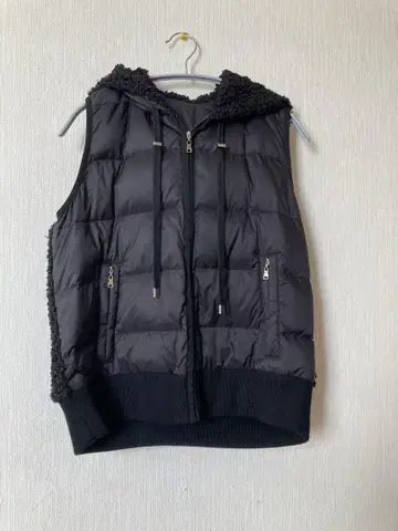 Femicite 후드 부착 블랙 다운 베스트 40