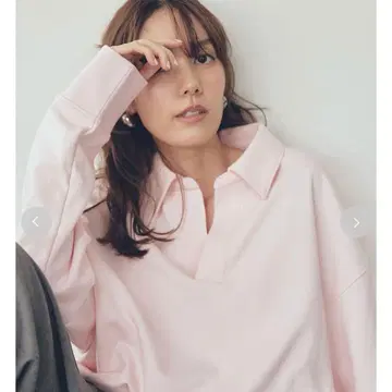 Mila Owen 숏 기장 라거 맨투맨 상의