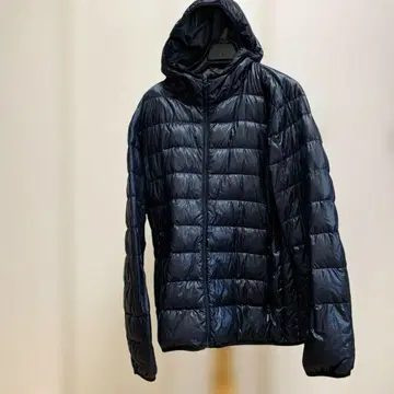 후드 부착 블랙 다운 자켓