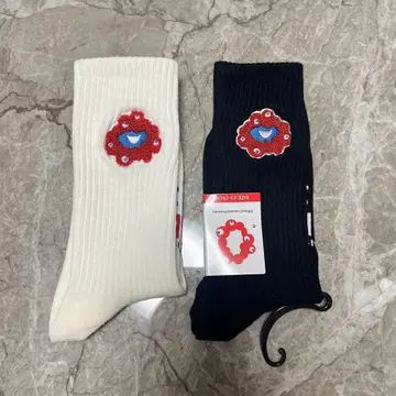 미야쿠미야쿠 여성용 양말 블랙 화이트