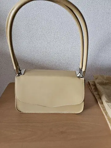 소가죽 핸드백 베이지 AMOROSO