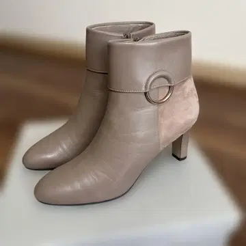 오데트 에 오딜 메탈 링 숏부츠 24cm 힐 7.5cm