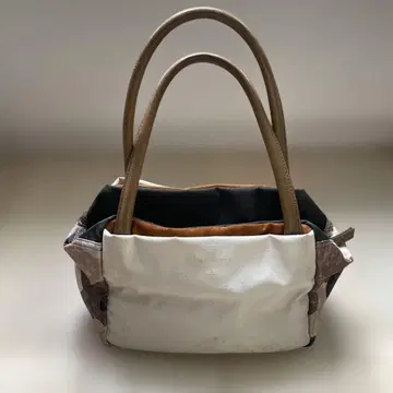russet 큐브 백 화이트/브라운/블랙