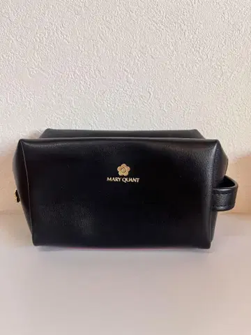 MARY QUANT 블랙 파우치