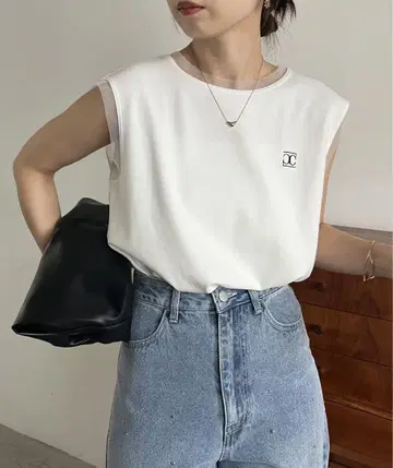 원 포인트 슬리브리스 T셔츠