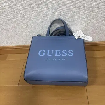 GUESS 로고 미니 핸드백 숄더 스트랩 포함