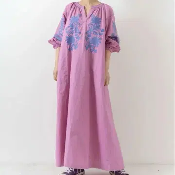 sara mallika 블루 x 핑크 자수 원피스