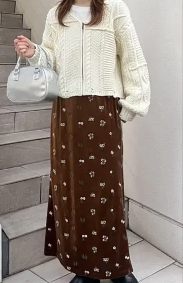 차오패닉 꽃무늬 자수 벨로아 롱 스커트 브라운